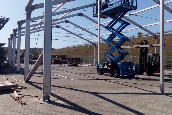 Montagearbeiten Schneelastzelthalle 