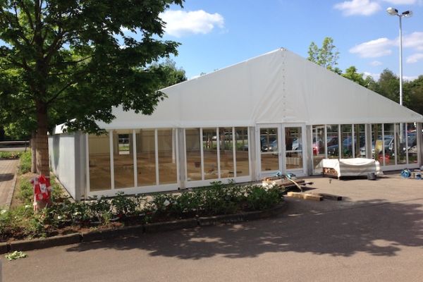 Verkaufszelt mit Fensterfront 16m Spannweite 